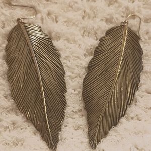 Vintage style leave shaped earrings